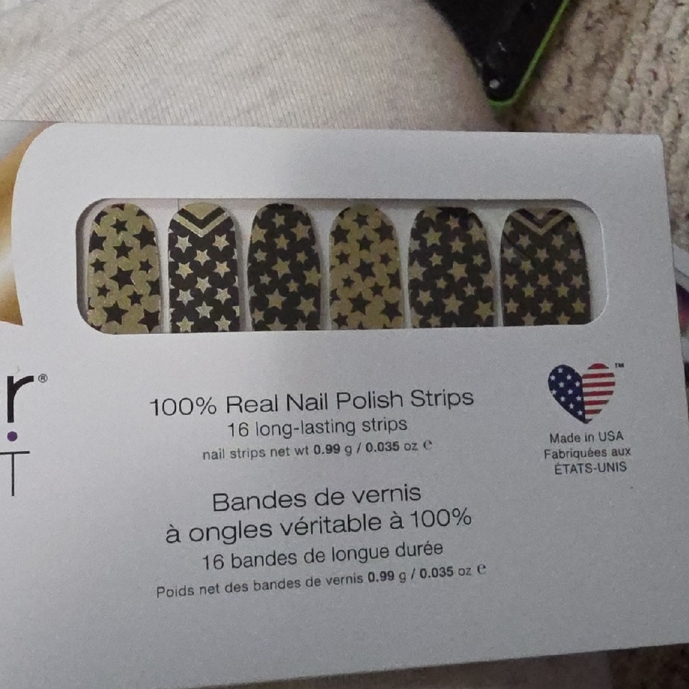 Gold Star Nail Polish Strips - 16 Long-Lasting Strips